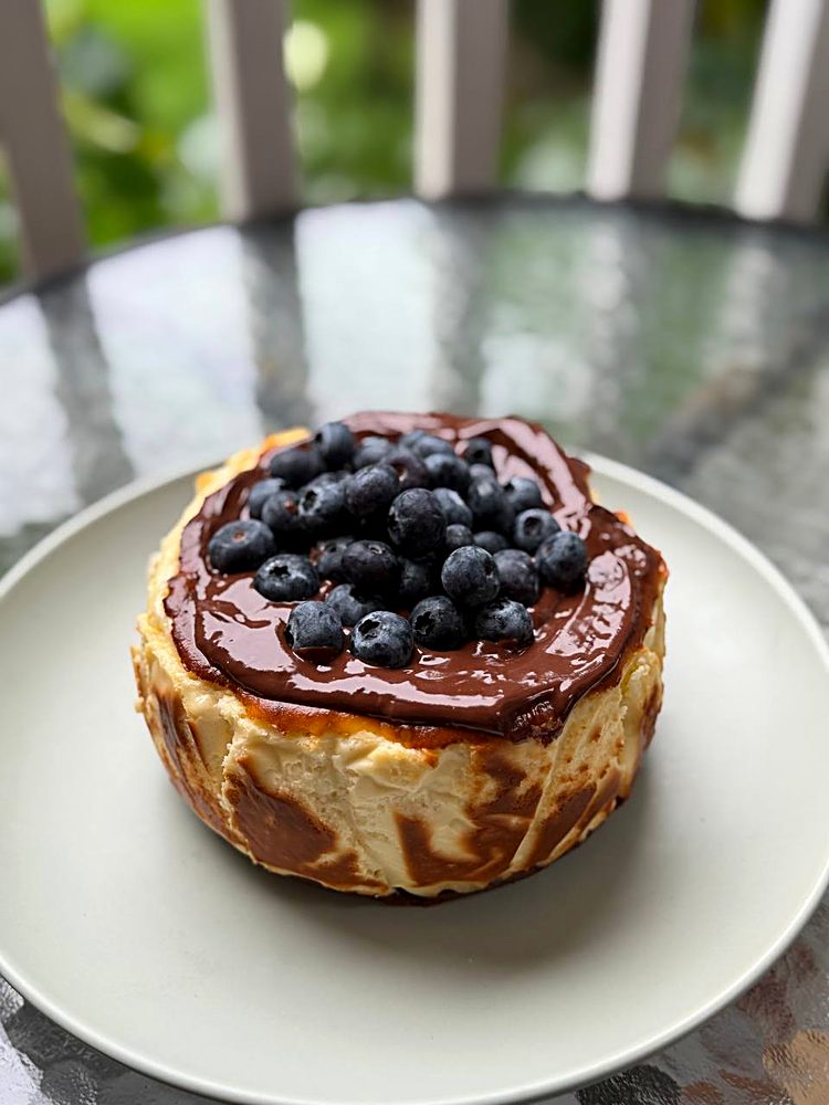 XOXO Pastry Brownie Vanilla Baby Basque Cheesecake
