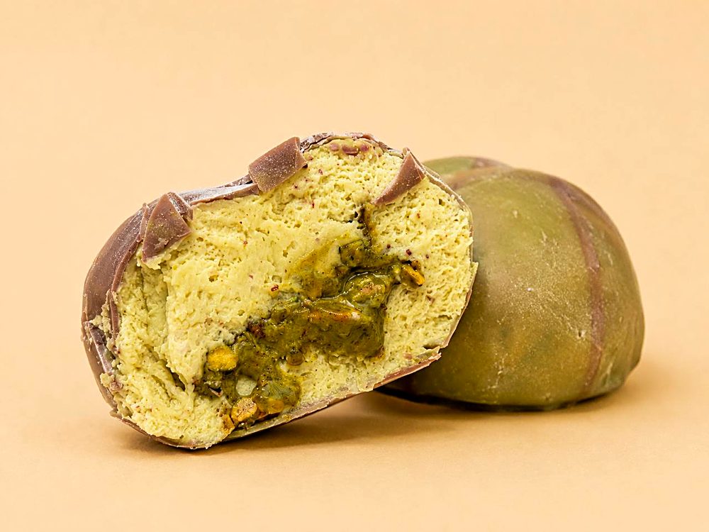 XOXO Pastry Pistachio Fruit Dessert